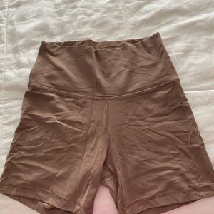 Aritzia TNA Action 5 inch biker shorts